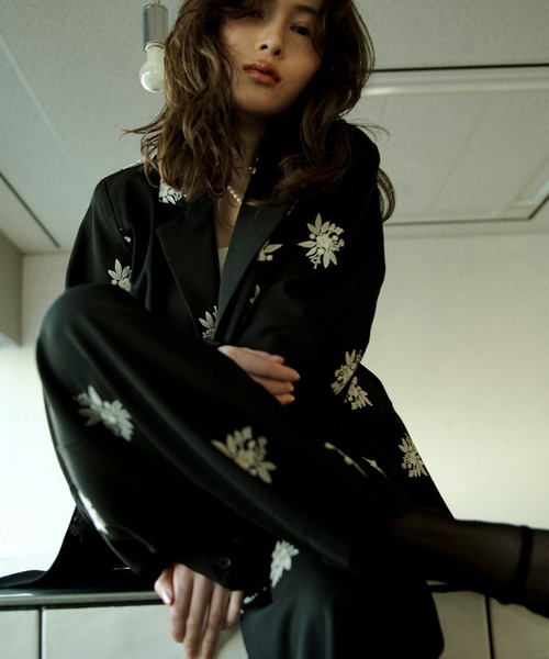 Ezick(エジック)の「Embroidery single jacket 刺繍シングルジャケット(テーラードジャケット・レディース・グレー/ブラック・FREE)」の21枚目の写真