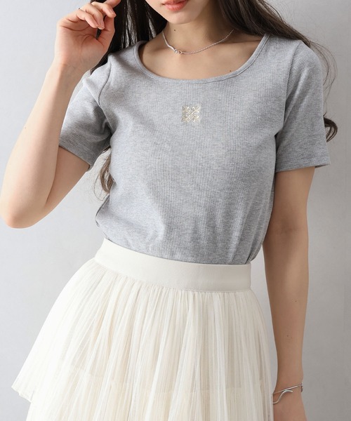SpRay(スプレイ)の「テレコ刺繍モチーフ Tシャツ(Tシャツ/カットソー・レディース・オフホワイト/ブラック/チャコールグレー/グレー・FREE)」の4枚目の写真