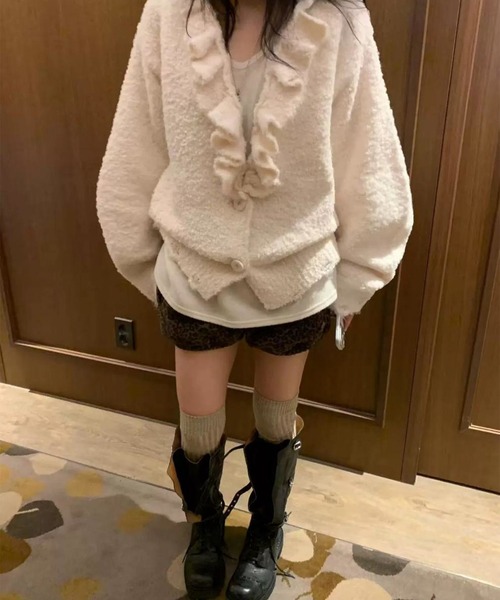 LYEON（リヨン）の「ラッフルフリルブークレニットカーディガン（カーディガン/ボレロ・レディース・ブラック/ベージュ/オフホワイト・FREE）」の4枚目の写真