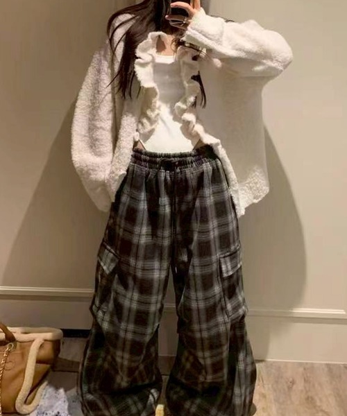 LYEON（リヨン）の「ラッフルフリルブークレニットカーディガン（カーディガン/ボレロ・レディース・ブラック/ベージュ/オフホワイト・FREE）」の17枚目の写真