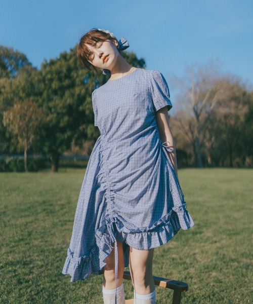 idem(イデム)の「drawstring gingham check onepiece / ドロストギャザーデザインチェックワンピース(ワンピース・レディース・ネイビー/ブルー・FREE)」の2枚目の写真