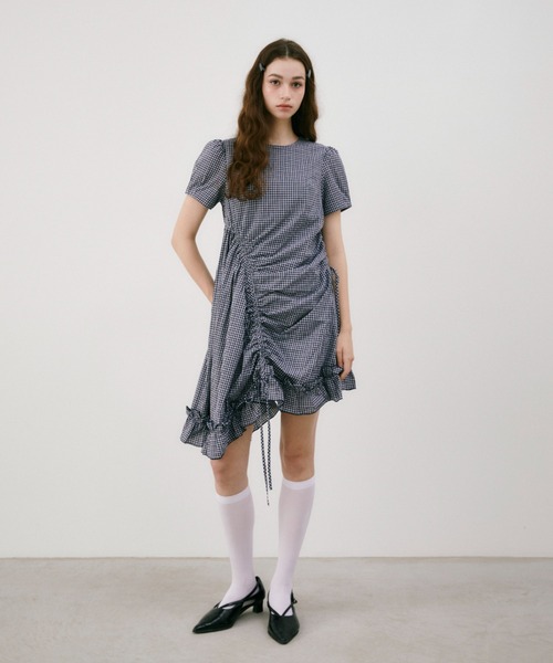 idem(イデム)の「drawstring gingham check onepiece / ドロストギャザーデザインチェックワンピース(ワンピース・レディース・ネイビー/ブルー・FREE)」の14枚目の写真