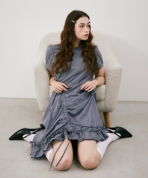 idem(イデム)の「drawstring gingham check onepiece / ドロストギャザーデザインチェックワンピース(ワンピース・レディース・ネイビー/ブルー・FREE)」の15枚目の写真