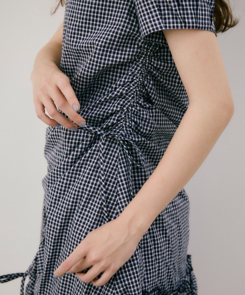 idem(イデム)の「drawstring gingham check onepiece / ドロストギャザーデザインチェックワンピース(ワンピース・レディース・ネイビー/ブルー・FREE)」の18枚目の写真