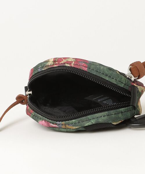 GREGORY（グレゴリー）の「マイクロポーチテールメイト MICRO POUCH TAILMATE ボタニカルタペストリー（ポーチ・メンズ・レッド系その他・ONE SIZE）」の4枚目の写真