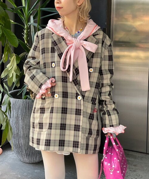 HELLO.SANFRANCISCO(ハローサンフランシスコ)の「【HELLO.SANFRANCISCO/ハローサンフランシスコ】フラワー釦チェックオーバージャケット(テーラードジャケット・レディース・ブルー/ブラック/イエロー・ONE SIZE)」の2枚目の写真