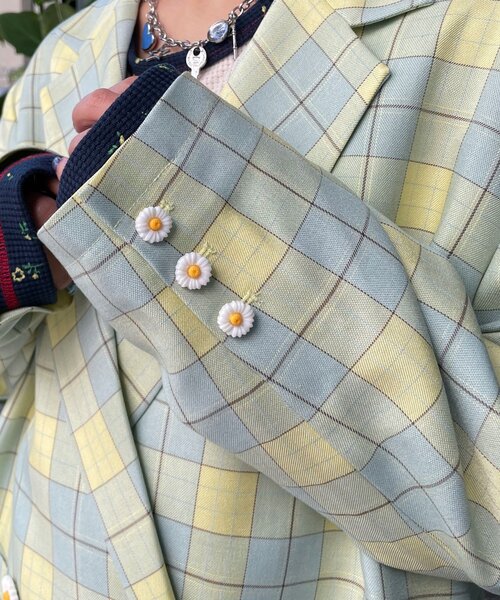 HELLO.SANFRANCISCO(ハローサンフランシスコ)の「【HELLO.SANFRANCISCO/ハローサンフランシスコ】フラワー釦チェックオーバージャケット(テーラードジャケット・レディース・ブルー/ブラック/イエロー・ONE SIZE)」の5枚目の写真