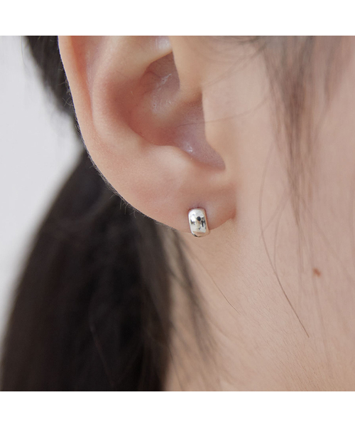 BYWEEKEND（バイウィーケンド）の「Zoe earring（ピアス（両耳用）・レディース・シルバー/イエローゴールド・FREE）」の2枚目の写真
