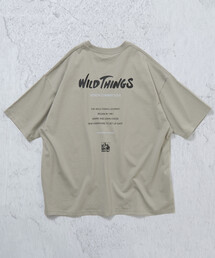 WILD THINGS（ワイルドシングス）の「限定展開 WILD THINGS×FREAK'S STORE/ワイルドシングス 別注 ビッグシルエット ロゴバックプリント クルーネック Tシャツ（Tシャツ/カットソー）」