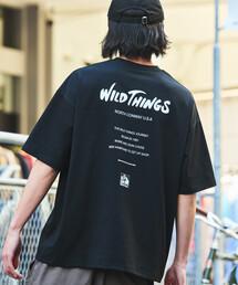 WILD THINGS（ワイルドシングス）の「限定展開 WILD THINGS×FREAK'S STORE/ワイルドシングス 別注 ビッグシルエット ロゴバックプリント クルーネック Tシャツ（Tシャツ/カットソー）」