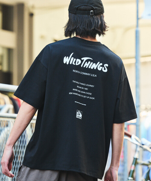 FREAK'S STORE(フリークスストア)の「限定展開 WILD THINGS×FREAK'S STORE/ワイルドシングス 別注 ビッグシルエット ロゴバックプリント クルーネック Tシャツ(Tシャツ/カットソー・メンズ・杢グレー/ホワイト/ブラック/ピンク/グレイッシュベージュ・SMALL/MEDIUM/LARGE)」の1枚目の写真