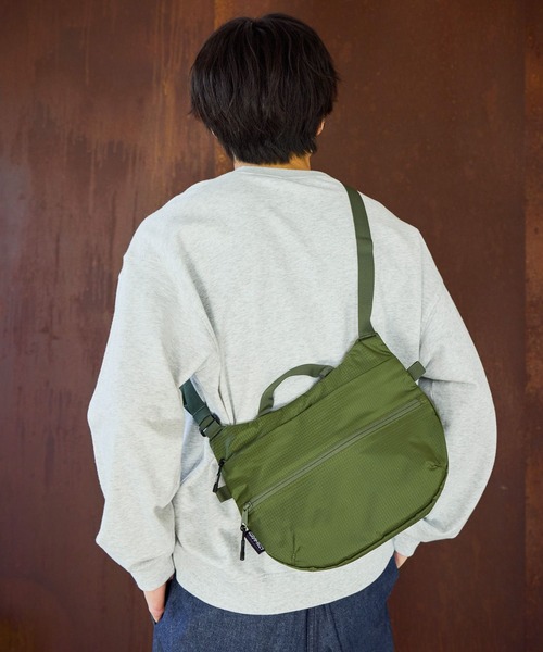 Gramicci（グラミチ）の「GRAMICCI(グラミチ)/フィールドサコッシュ/595857（ショルダーバッグ・メンズ・グリーン系その他7/ブラック・FREE）」の14枚目の写真