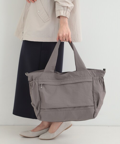 SHOO・LA・RUE（シューラルー）の「【撥水】トラベルボストンバッグ【キャリーオン】（ボストンバッグ・レディース・ブラック/ダークグレー・00）」の4枚目の写真