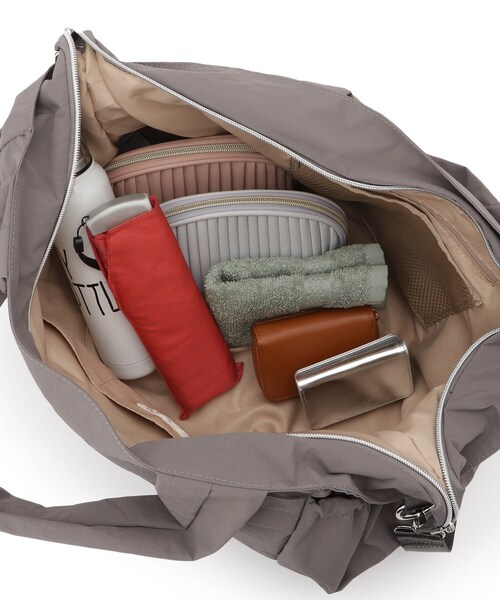 SHOO・LA・RUE（シューラルー）の「【撥水】トラベルボストンバッグ【キャリーオン】（ボストンバッグ・レディース・ブラック/ダークグレー・00）」の14枚目の写真