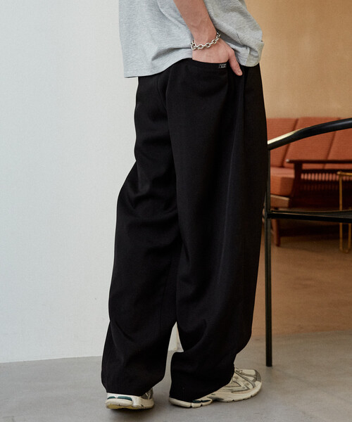 PUBLUX（パブリュクス）の「PUBLUX/パブリュクス LOVE POP STUDIO イージー スラックス パンツ　限定展開（スラックス・メンズ・ブラック/ネイビー/グレー/ライトグレー・LARGE/MEDIUM/SMALL）」の15枚目の写真