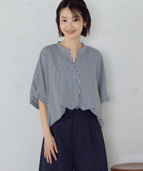 COMME CA ISM(コムサイズム)の「ポリエステルデシン スキッパーTブラウス(シャツ/ブラウス・レディース・ネイビー/ホワイト/ネイビー系/ホワイト×グレー・FREE)」の8枚目の写真