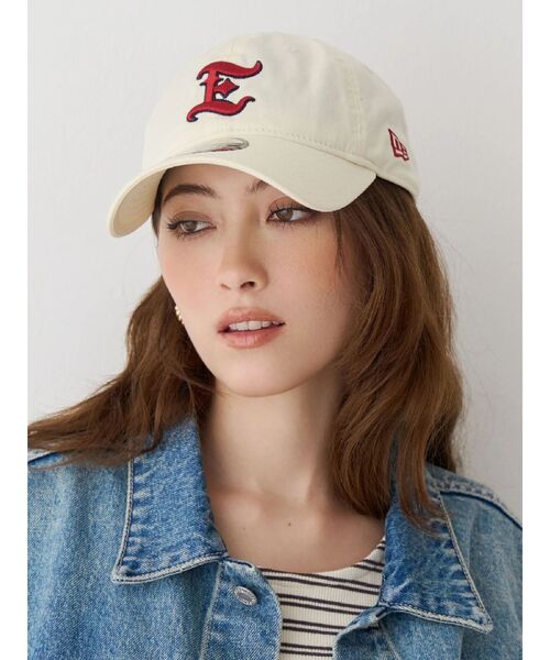 NEW ERA(ニューエラ)の「【NEW ERA×EVRIS】E MOTIF 9TWENTY(キャップ・レディース・アイボリー/ネイビー・FREE)」の2枚目の写真