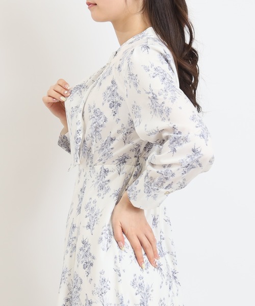 ASTORIA ODIER(アストリアオディール)の「とろみ金具ボウタイワンピース(ワンピース・レディース・ベージュ/ネイビー/その他・MEDIUM)」の18枚目の写真