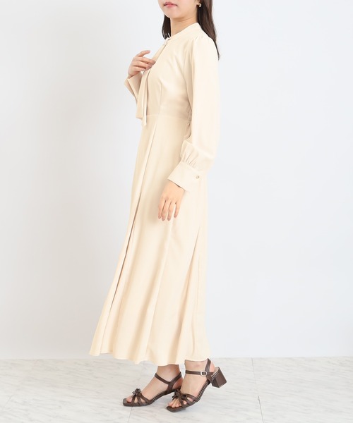 ASTORIA ODIER(アストリアオディール)の「とろみ金具ボウタイワンピース(ワンピース・レディース・ベージュ/ネイビー/その他・MEDIUM)」の21枚目の写真