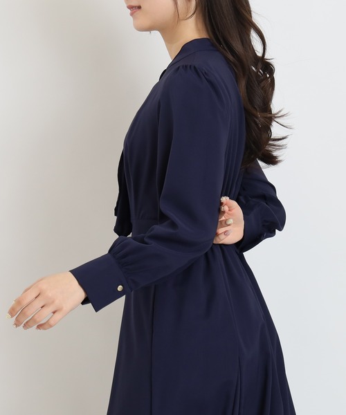 ASTORIA ODIER(アストリアオディール)の「とろみ金具ボウタイワンピース(ワンピース・レディース・ベージュ/ネイビー/その他・MEDIUM)」の4枚目の写真