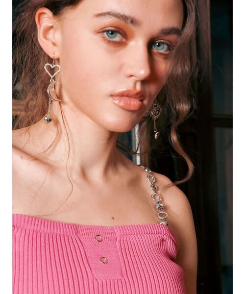 EVRIS(エヴリス)の「ビジューショルダーニットトップス(キャミソール・レディース・ブルー/ピンク/ブラック/ホワイト・FREE)」の5枚目の写真