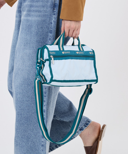 LeSportsac（レスポートサック）の「MINI DUFFEL CROSSBODY スペクテイタークリアスカイ/ティール（ショルダーバッグ・レディース・ブルー・FREE）」の2枚目の写真