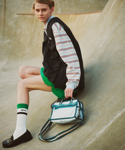 LeSportsac（レスポートサック）の「MINI DUFFEL CROSSBODY スペクテイタークリアスカイ/ティール（ショルダーバッグ・レディース・ブルー・FREE）」の6枚目の写真