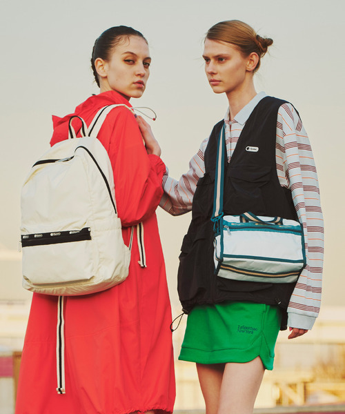 LeSportsac（レスポートサック）の「MINI DUFFEL CROSSBODY スペクテイタークリアスカイ/ティール（ショルダーバッグ・レディース・ブルー・FREE）」の7枚目の写真