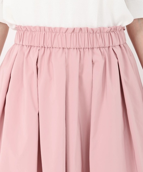 UNIVERVAL MUSE（ユニバーバル ミューズ）の「ソフトピーチタフタ_ギャザータックタフタスカート（スカート・レディース・ブラック/ベージュ/ピンク・2）」の7枚目の写真