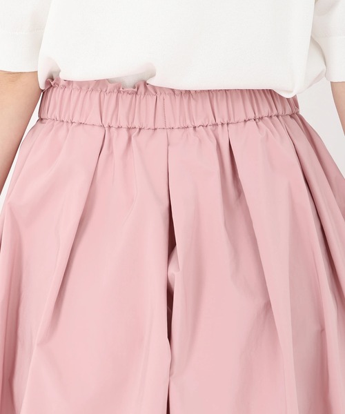 UNIVERVAL MUSE（ユニバーバル ミューズ）の「ソフトピーチタフタ_ギャザータックタフタスカート（スカート・レディース・ブラック/ベージュ/ピンク・2）」の8枚目の写真