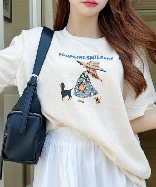 Ada.(エイダ)の「ガールウィズドッグ レトロプリント 半袖Tシャツ(Tシャツ/カットソー・レディース・イエロー/ホワイト/グレー・FREE)」の3枚目の写真