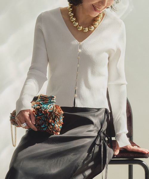 VERMEIL par iena（ヴェルメイユパーイエナ）の「RIB Vネックカーディガン（カーディガン/ボレロ・レディース・ブラック/ホワイト・FREE）」の2枚目の写真