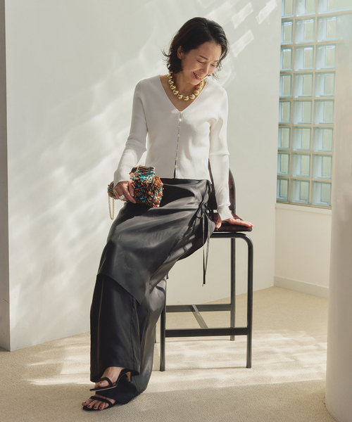 VERMEIL par iena（ヴェルメイユパーイエナ）の「RIB Vネックカーディガン（カーディガン/ボレロ・レディース・ブラック/ホワイト・FREE）」の20枚目の写真