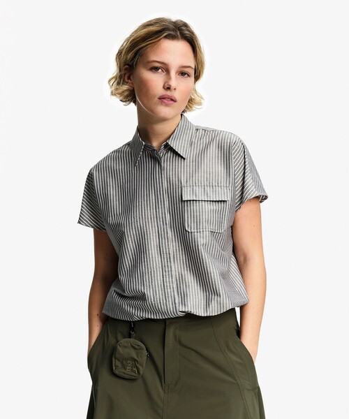 AIGLE（エーグル）の「吸水速乾 クールマックス  ウーブンストライプシャツ / 裾ドローコード（シャツ/ブラウス・レディース・ブラック/ピンク/ホワイト・S/M/L）」の2枚目の写真