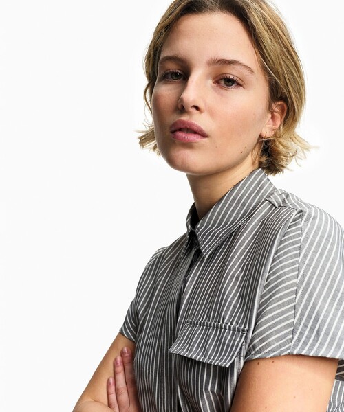 AIGLE（エーグル）の「吸水速乾 クールマックス  ウーブンストライプシャツ / 裾ドローコード（シャツ/ブラウス・レディース・ブラック/ピンク/ホワイト・S/M/L）」の4枚目の写真