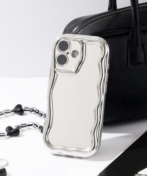 Hamee(ハミィ)の「iPhone 17/17 Pro/16/15 専用 PHONEAR ウェーブスタイル スマホケース(スマホケース/カバー・レディース・クリアブルー/クリアグリーン/シルバー/クリア/クリアイエロー/ピンク・iPhone 15/iPhone 16/iPhone 17/iPhone 17 Pro)」の6枚目の写真