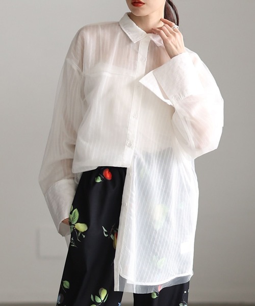 Sawa a la mode(サワアラモード)の「チュールレイヤードストライプ柄シアーロングシャツ(シャツ/ブラウス・レディース・オフホワイト/ブラック・FREE)」の2枚目の写真