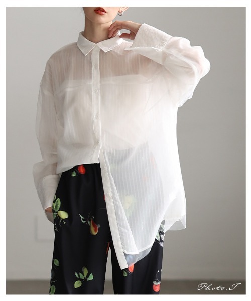 Sawa a la mode(サワアラモード)の「チュールレイヤードストライプ柄シアーロングシャツ(シャツ/ブラウス・レディース・オフホワイト/ブラック・FREE)」の3枚目の写真