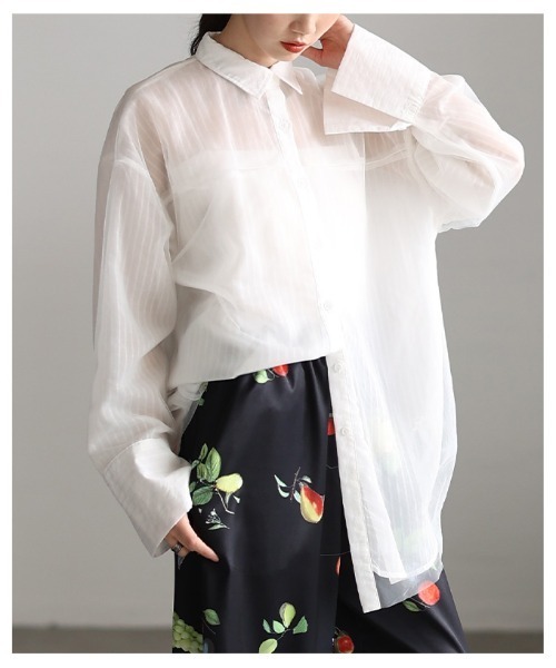 Sawa a la mode(サワアラモード)の「チュールレイヤードストライプ柄シアーロングシャツ(シャツ/ブラウス・レディース・オフホワイト/ブラック・FREE)」の5枚目の写真