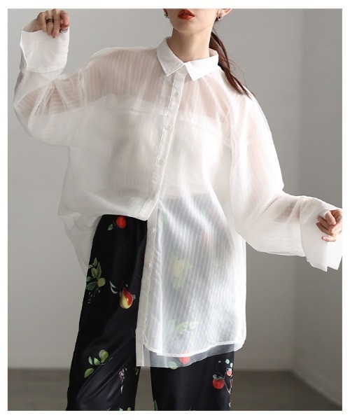 Sawa a la mode(サワアラモード)の「チュールレイヤードストライプ柄シアーロングシャツ(シャツ/ブラウス・レディース・オフホワイト/ブラック・FREE)」の11枚目の写真