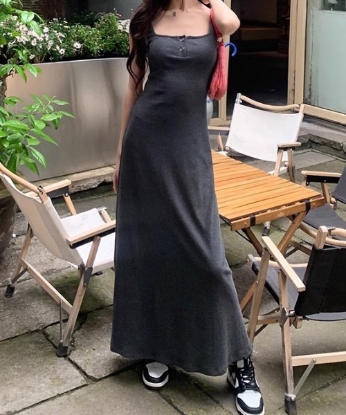 Teem Store(チームストア)の「ヘンリースクエアネック シンプルキャミロングワンピース リラックス(ワンピース・レディース・ブラック/チャコール・F)」の5枚目の写真
