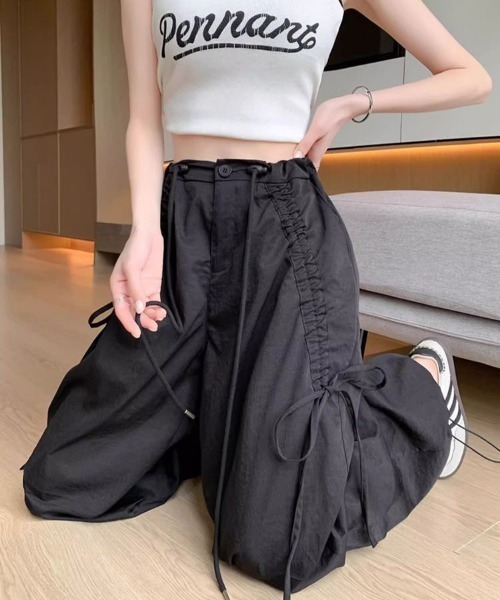 NANEA(ナネア)の「リボン ドロスト ワイド テックパンツ(その他パンツ・レディース・ブラック/グレー・MEDIUM)」の1枚目の写真