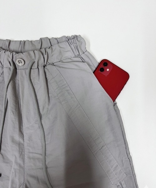 NANEA(ナネア)の「リボン ドロスト ワイド テックパンツ(その他パンツ・レディース・ブラック/グレー・MEDIUM)」の15枚目の写真