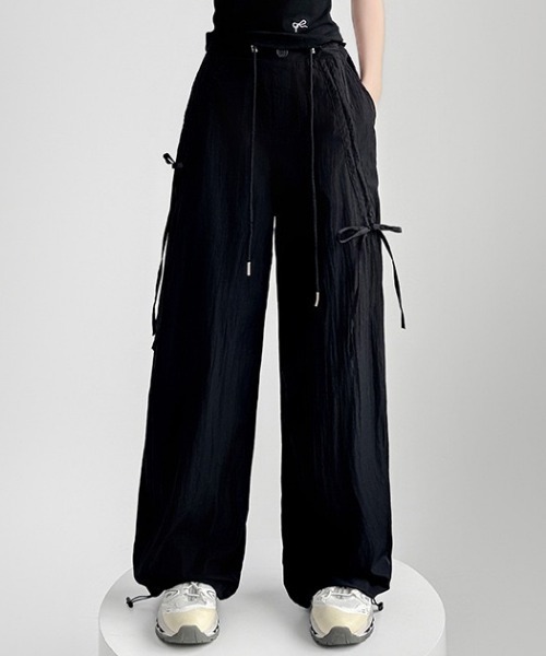 NANEA(ナネア)の「リボン ドロスト ワイド テックパンツ(その他パンツ・レディース・ブラック/グレー・MEDIUM)」の6枚目の写真