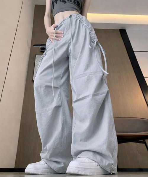 NANEA(ナネア)の「リボン ドロスト ワイド テックパンツ(その他パンツ・レディース・ブラック/グレー・MEDIUM)」の7枚目の写真