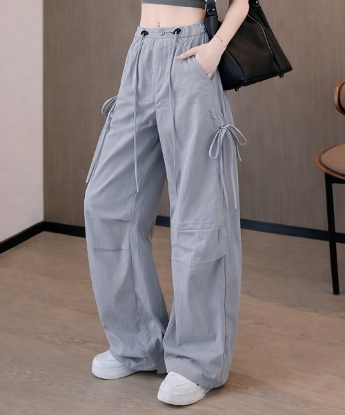 NANEA(ナネア)の「リボン ドロスト ワイド テックパンツ(その他パンツ・レディース・ブラック/グレー・MEDIUM)」の9枚目の写真