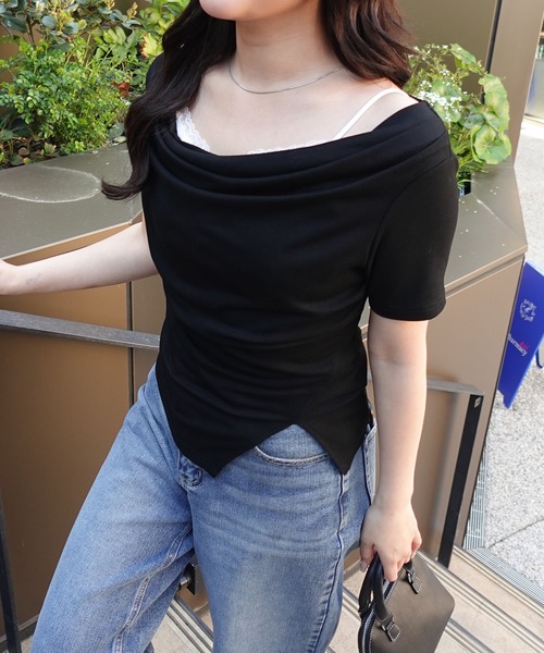 SOELA（ソエラ）の「アシメドレープ半袖トップス（Tシャツ/カットソー・レディース・チャコールグレー/ブラック/アイボリー・FREE）」の2枚目の写真