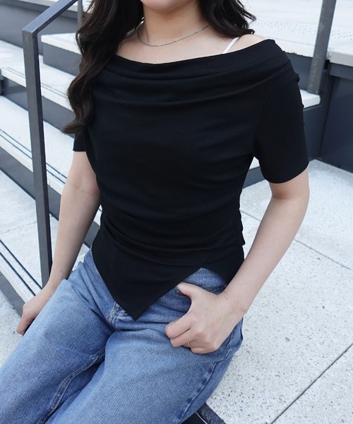 SOELA（ソエラ）の「アシメドレープ半袖トップス（Tシャツ/カットソー・レディース・チャコールグレー/ブラック/アイボリー・FREE）」の5枚目の写真