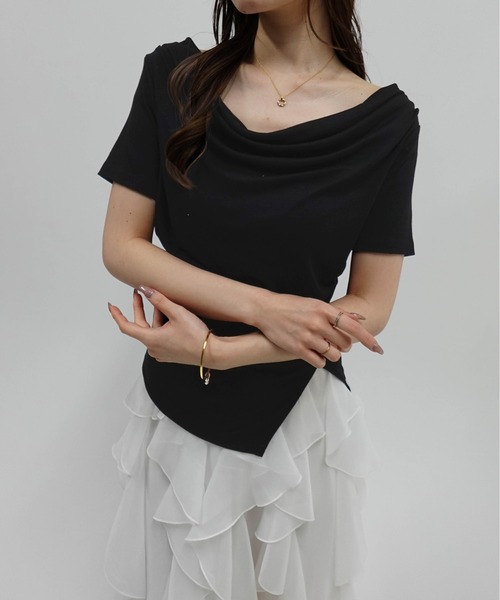 SOELA（ソエラ）の「アシメドレープ半袖トップス（Tシャツ/カットソー・レディース・チャコールグレー/ブラック/アイボリー・FREE）」の13枚目の写真
