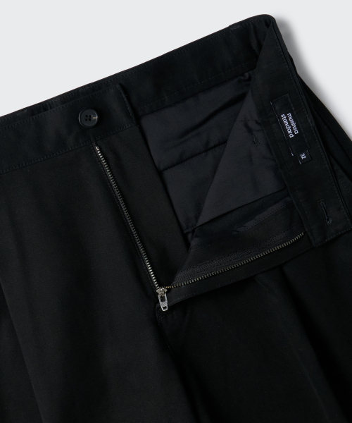 MUSINSA STANDARD（ムシンサスタンダード）の「ブラシドワンタックワイドチノパンツ[ブラック]（その他パンツ・メンズ・その他・27/28/29/30/31/32/33/34/26）」の4枚目の写真